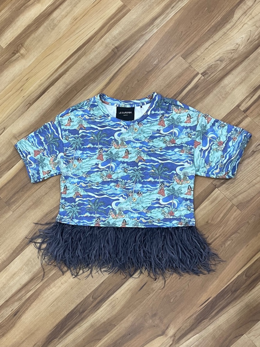 Le Superbe Hula House Party Top Feather Trim Tee size Medium $325